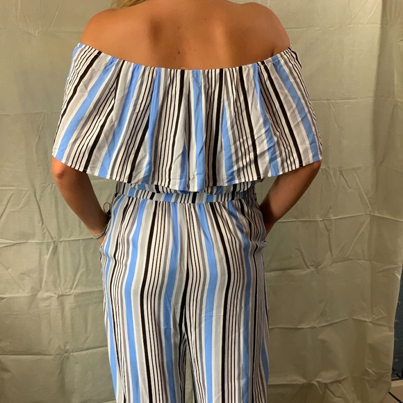 NWT jumpsuit ruffle stripe - Picture 4 of 7